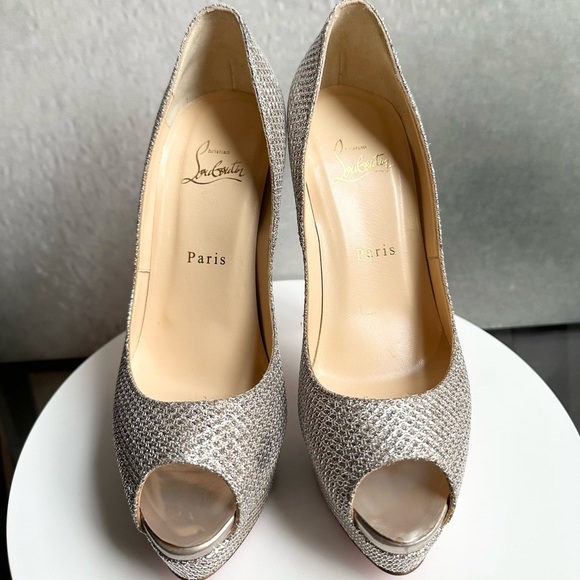 🌺CHRISTIAN LOUBOUTIN 🌺 Fetish Peep 150mm Platform Pumps in Colombe Size: 39.5 - Picture 9 of 15